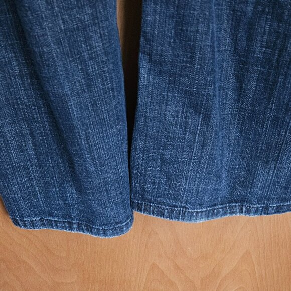 Lee Midrise Bootcut Lower on the Waist Blue Jeans  Size SM - Picture 9 of 15